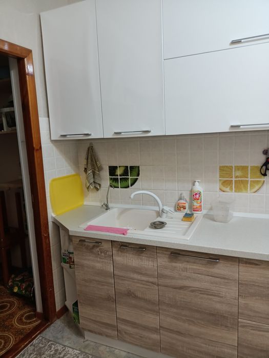 Продам шкаф и кухонный гарнитур.