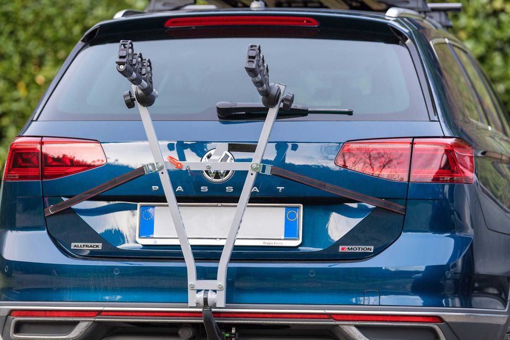 Suport 3 biciclete auto Menabo Marius cu prindere pe carlig