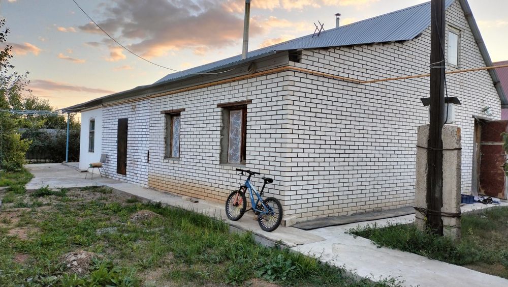 Продам жилой дом с пристройкой бани.