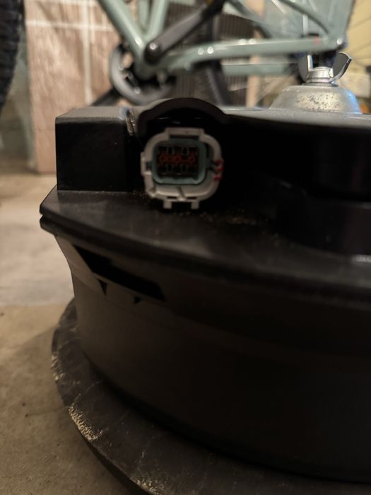 Субуфер BOSE от mazda 6 gh