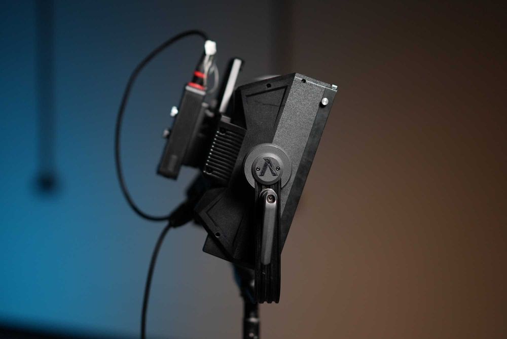 Свет Aputure Nova P300c