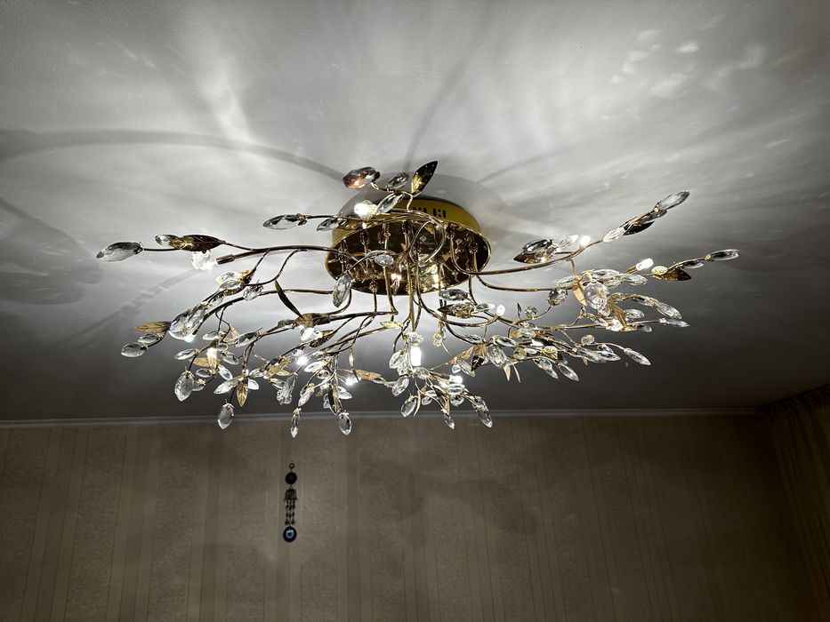 Продам люстру