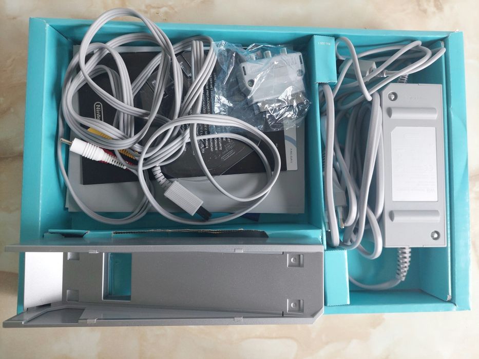 [Wii] Vând consolă Nintendo Wii [nou nouță la cutie] //poze reale