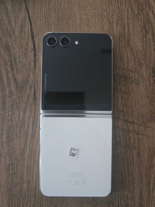 Samsung Galaxy Z Flip 5 cream