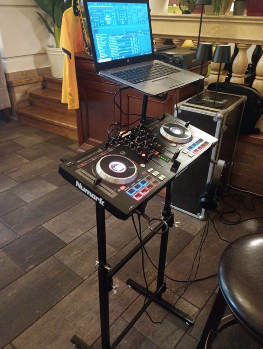 Numark mixtrack platinum