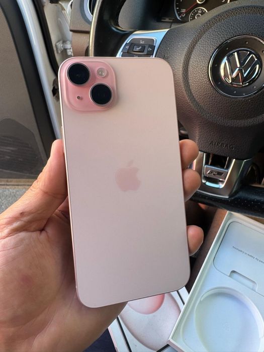 Iphone 15 roze 128gb baterie 86% ceva zgarituri pe ecran(acopera folia