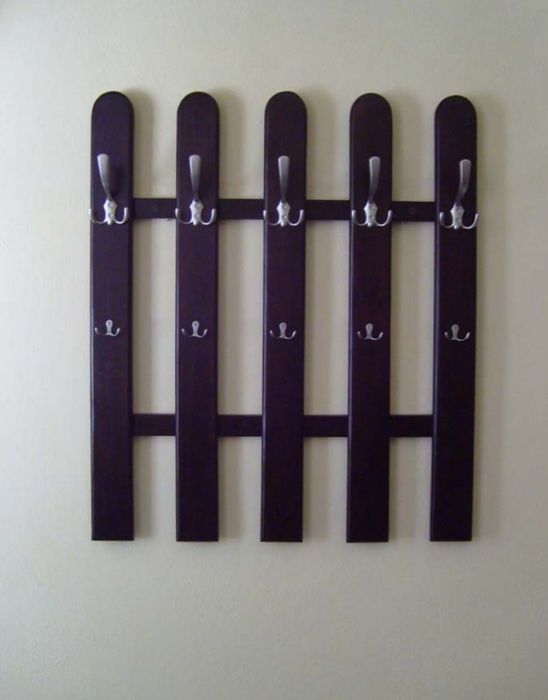 Закачалки за дрехи за стена