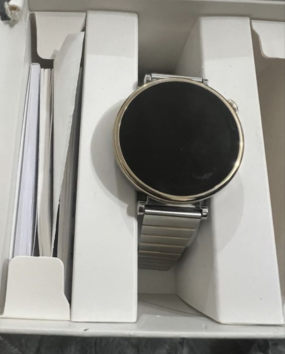 Ceas  HUAWEI nou in cutie