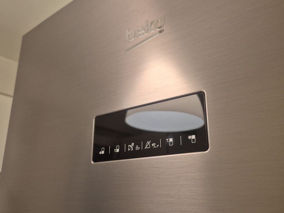 Beko B3RCNA404HDXB1 – Combină No Frost, 355 L, Inox, Dispenser