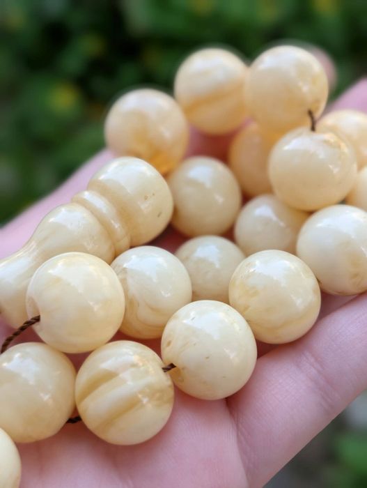 Vechi matanii rozariu din chihlimbar baltic alb butter amber natural, in stil maslina, rar