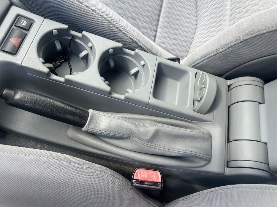 Cal cu cotiera si suport pahare Bmw E46