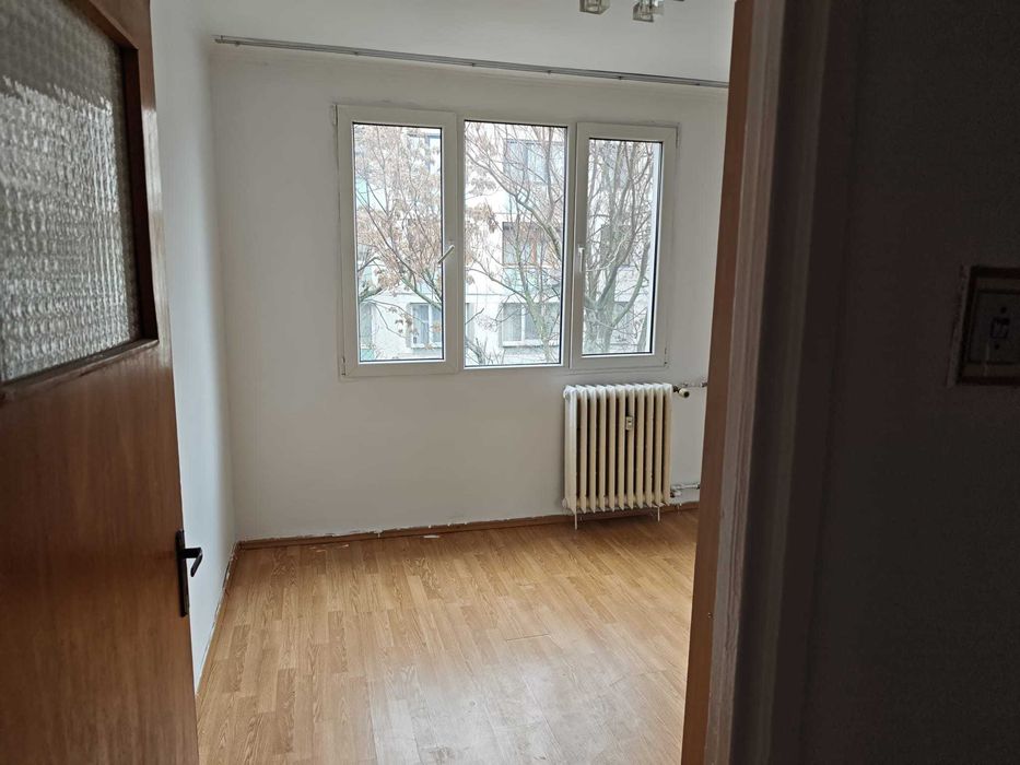 Proprietar vand apartament 3 camere la 7 minute de metrou, Emil Racovita, Piata Straduintei,  liber