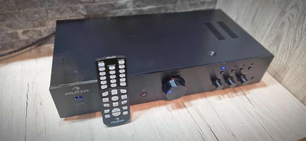 Vand  amplificator  AUNA