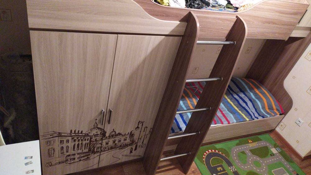 Двухъярусная кровать