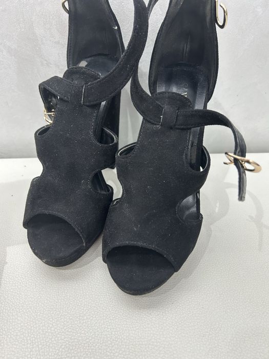 Продам туфли на каблуке