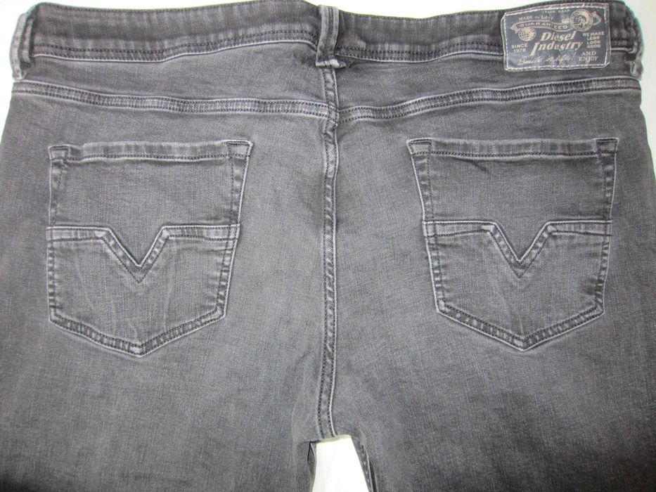Blugi Diesel LARKEE,W40 L32,Talie=104cm,Lung=107cm,dreapti, ca noi