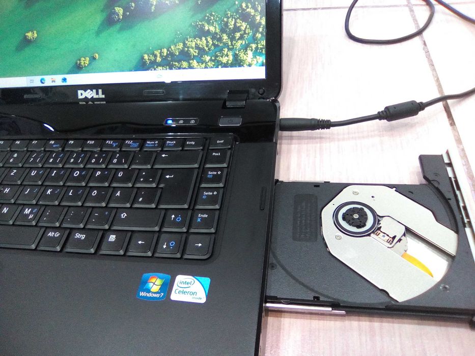 Лаптоп DELL VOSTRO 1015