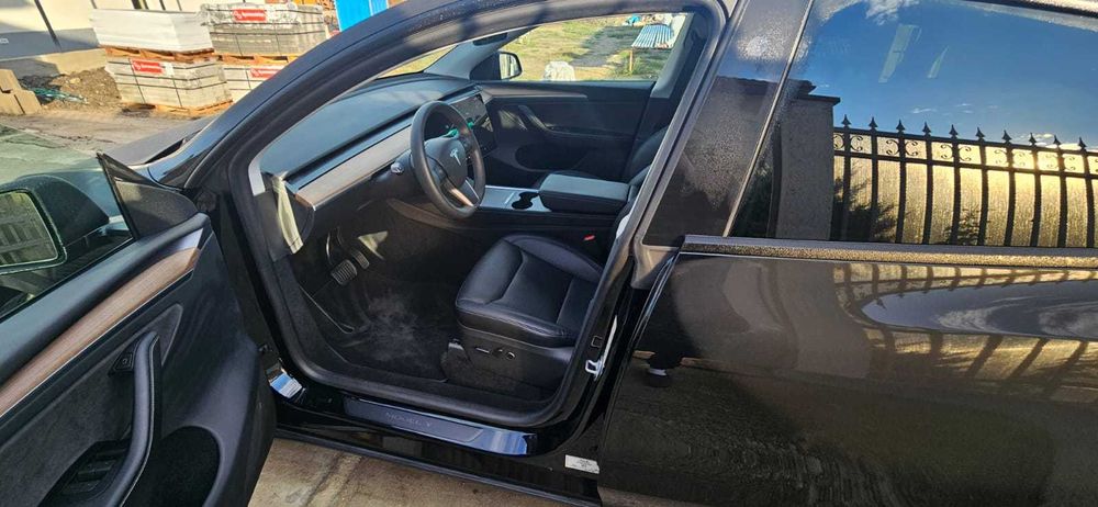 Tesla Model Y  2024 33,000km