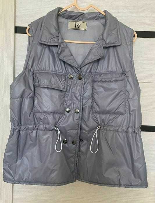 Продам куртки размер 44-46 и шапки