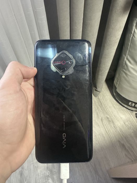 Продас телефон vivo v17