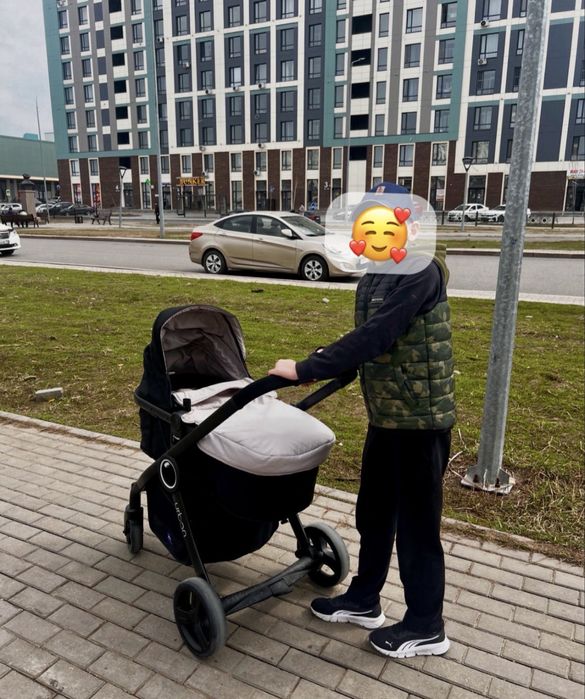 Продам коляску трансформер бренд chicco