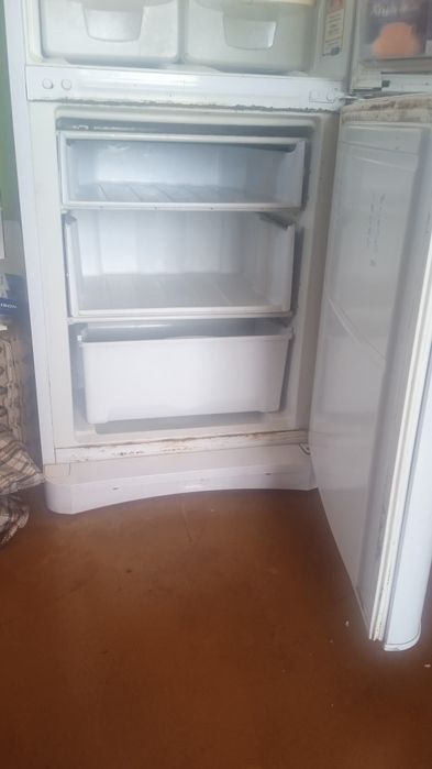 Продам холодильник б/у рабочий.