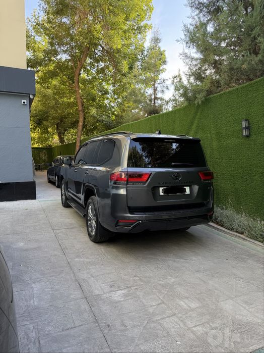 Toyota land cruiser 300