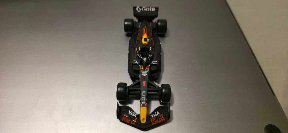 Машинка спортивный болид