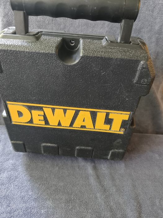 Лазерен нивелир DeWalt DW088.
