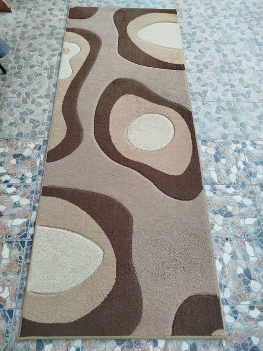 Vând covor cu model