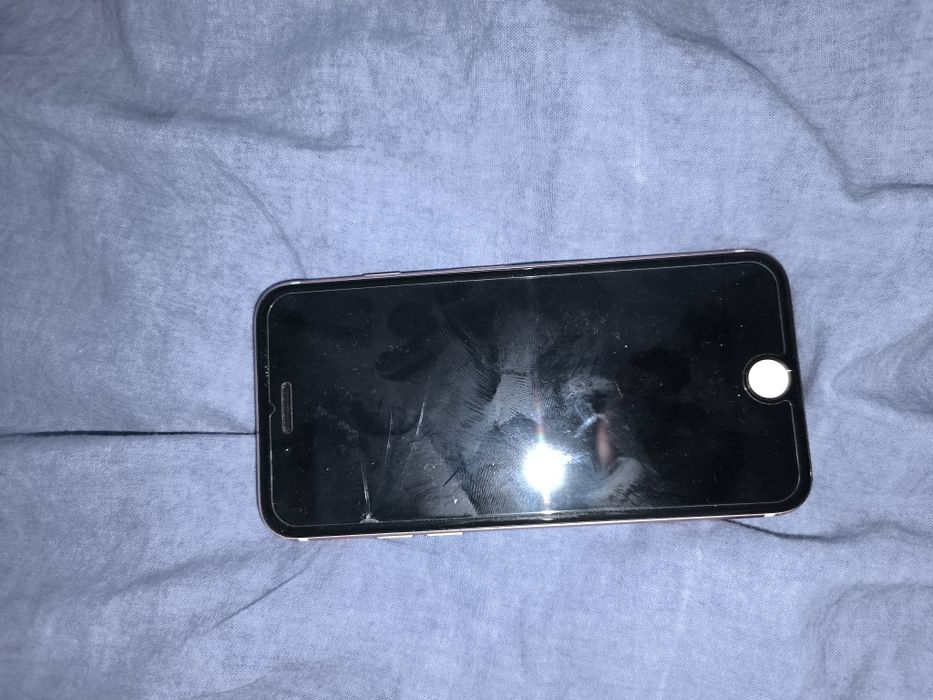 Vând iPhone 7 defect
