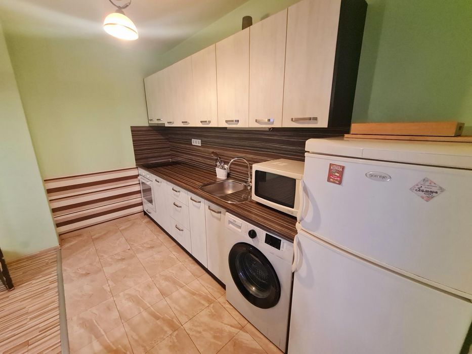 Дава се под наем Тристаен апартамент в Бургас, Славейков - 102 кв.м за 408 € - Снимка #2