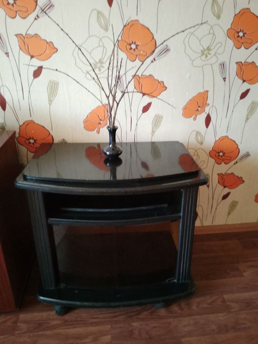 Продам тумбочку для телевизора и аппаратуры