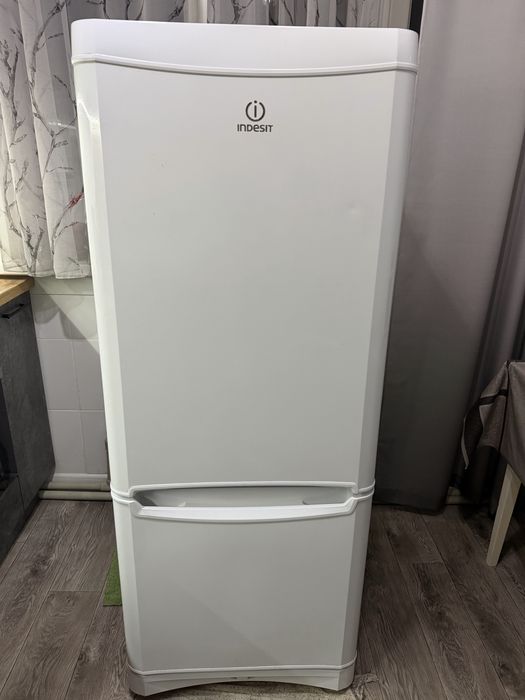 Холодильник indesit б/у