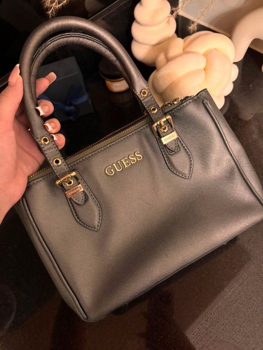 Продаю оригинальную сумку Guess