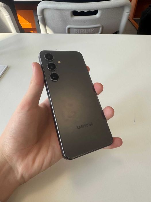 Продам Samsung S22