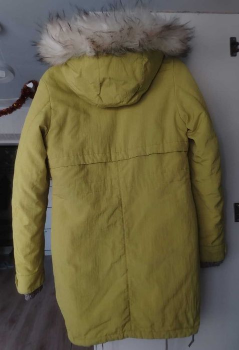 Продам куртку зимнюю подростковую для девочек