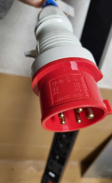 APC Трифазен Rack PDU, 11 kW, 16A, 230V, 21x C13 и 3x C19, Управляем