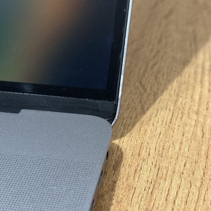 MacBook Pro 16” 2019 – i9 / 16GB / 1TB SSD + чанта и зарядно