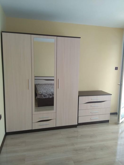 Дава се под наем Тристаен апартамент в Варна, Колхозен пазар - 110 кв.м за 612 € - Снимка #2