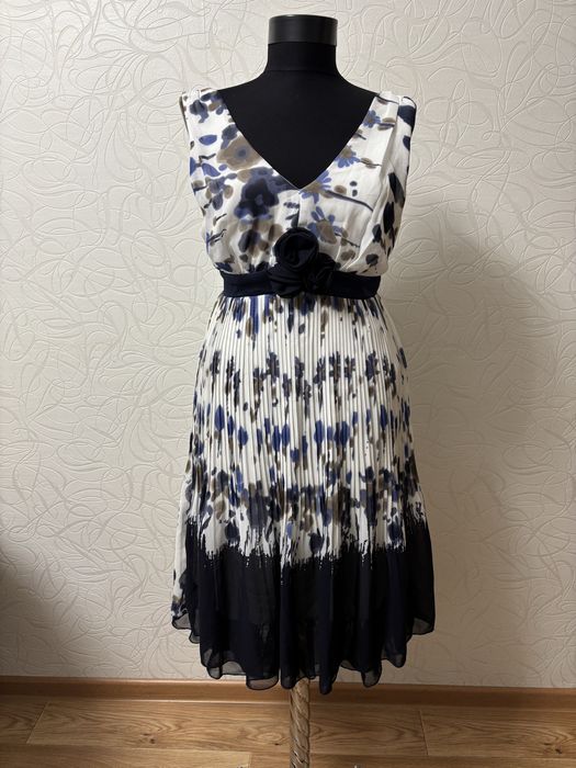 Платья новые на распродаже