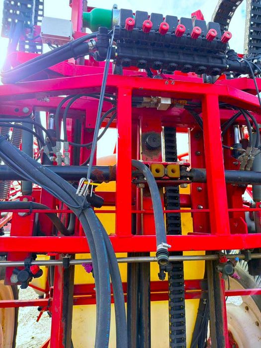 Met erbicidat Hardi Scan 4000 litri cu 28 m an 2018 Amazone Kuhn Rau