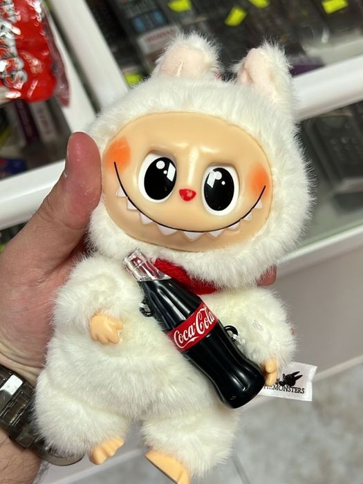 Музикално Labubu x Coca-Cola Blind Box, LED светлини + звукови ефе