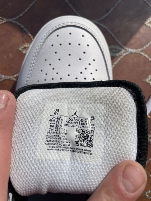 Jordan 1 low black and white