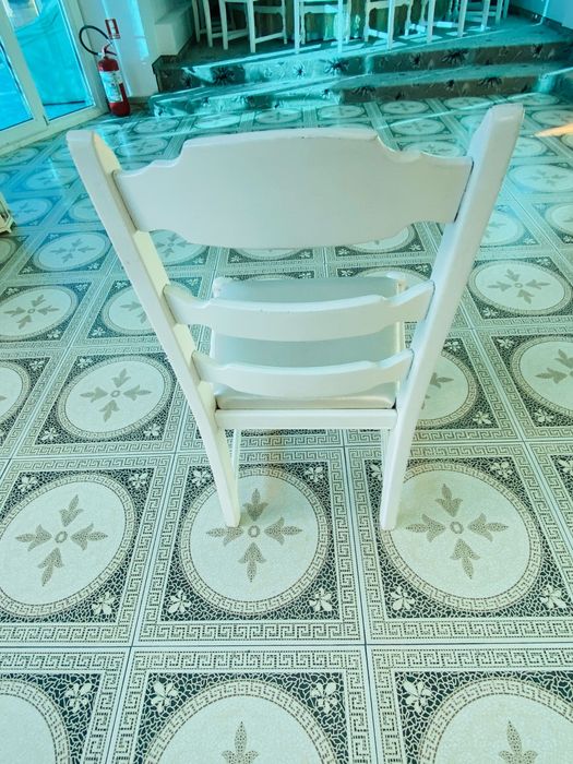 Vand scaun din lemn masiv