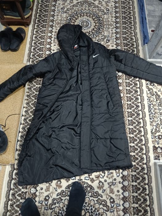 Nike  длинная мужская куртка продается, без дефектов . Оригинал.