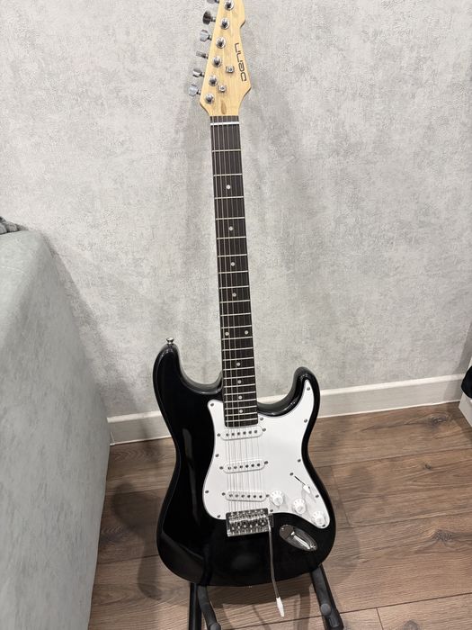 Электрогитара DENN (Stratocaster), отличное состояние