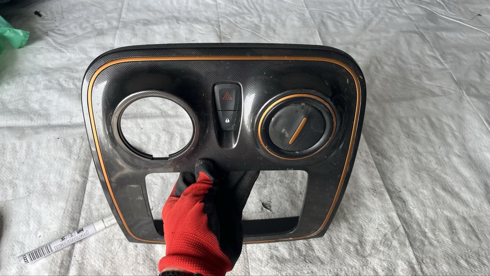 Среден панел Dacia Logan 2/Sandero 2