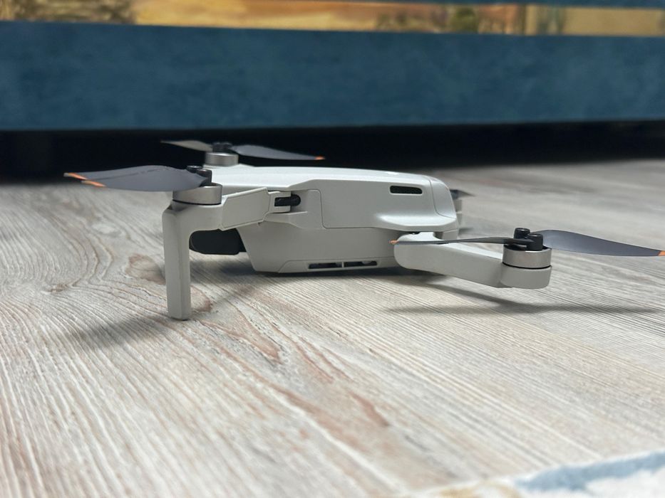 Продам дрон DJI MINI 2 FLY COMBO