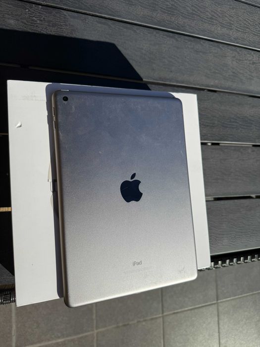 iPad Model A1822 (iPad 5th Gen) 32GB